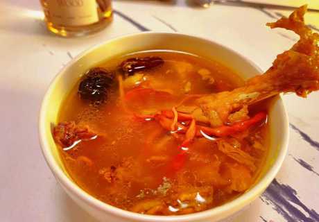 虫草花煲鸡汤_虫草花煲鸡汤可以加什么材料
