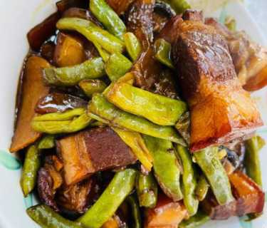 五花肉炖豆角的做法