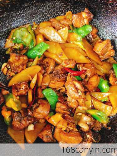 土豆炒鸡肉的家常做法