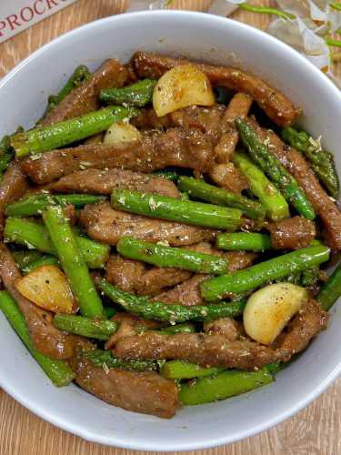 牛肉炒露笋的做法