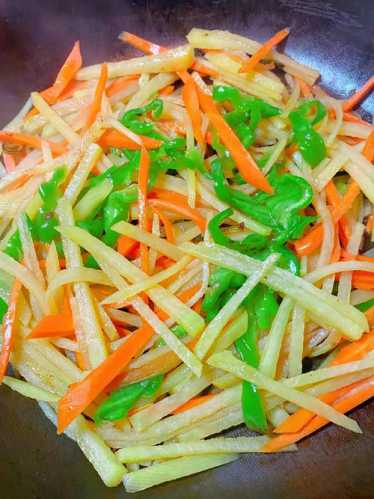 青椒土豆丝_青椒土豆丝的做法
