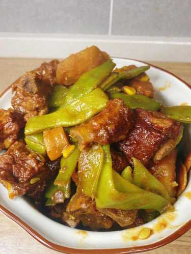 豆角炖排骨的做法
