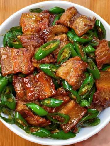 尖椒炒肉的做法