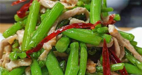 茼蒿炒肉的做法