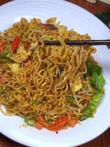 鸡蛋炒面的做法
