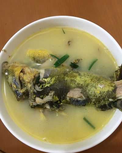 黄甲鱼汤的做法