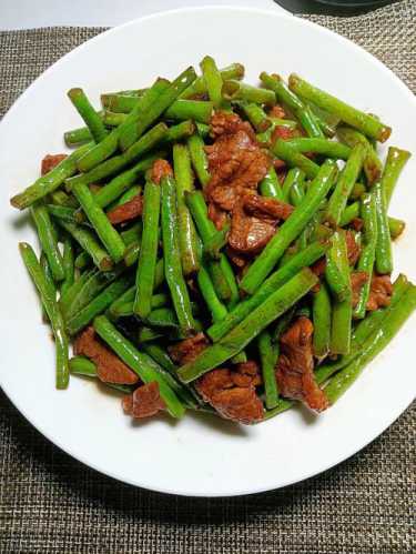 豇豆角_豇豆角炒肉的做法
