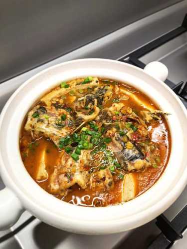 家常豆腐炖鱼的做法