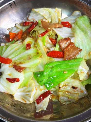 干锅包菜_干锅包菜的家常做法