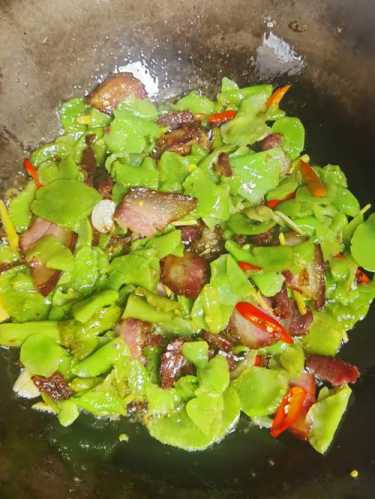 莴笋炒腊肉_莴笋炒腊肉家常做法