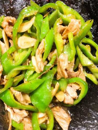 肉片炒菜椒的做法